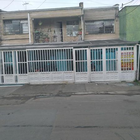 Habitación con baño privado cerca al aeropuerto Bogotá Exterior foto